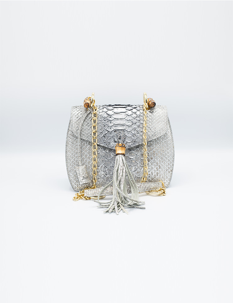 Venere With Chain Real Python